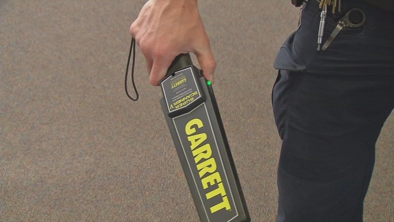 New Albany Floyd County School Board approves use of hand-held metal detectors